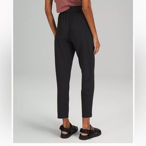 Black cropped on the fly pants